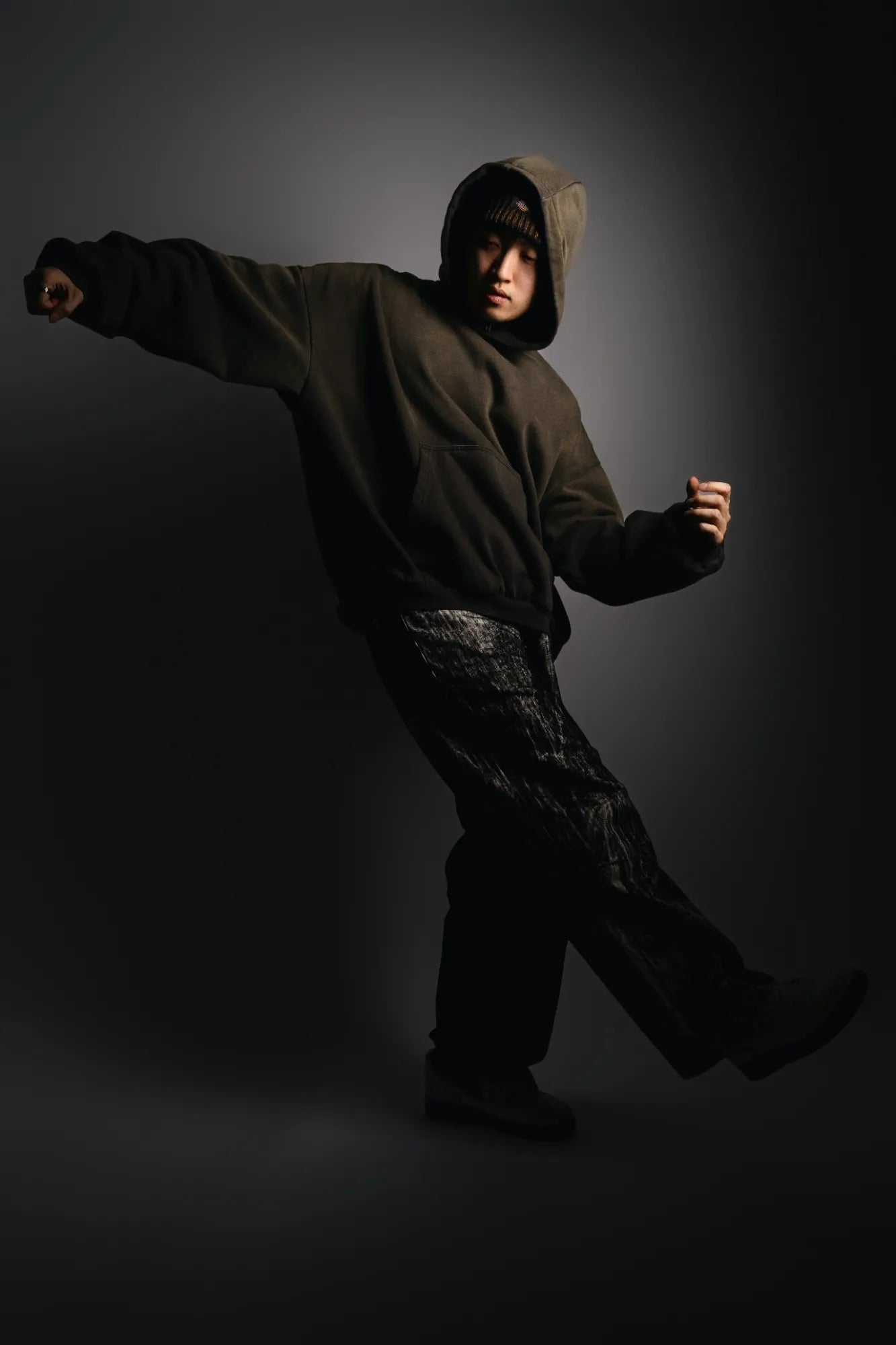 Editorial photograph from the ÉLYSÉA Framer design
