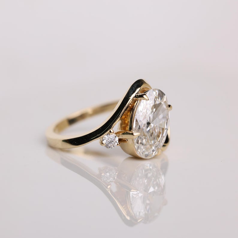 Oval Diamond Engagement Ring with Flush Fit Band, 14K Solid Gold Matching Ring Set