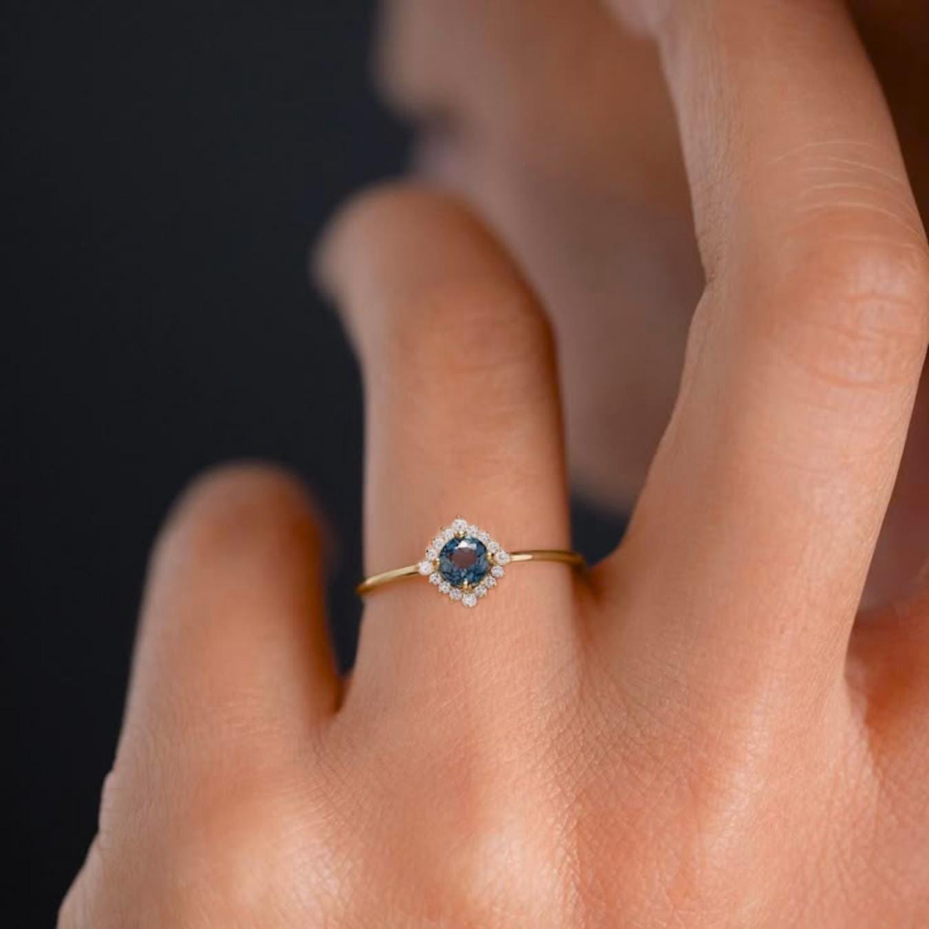 Round cut London blue Topaz Engagement ring, Vintage 14K gold Rounud lab grown Diamond ring